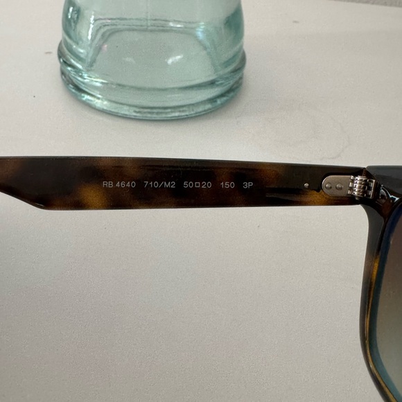 Classic Ray-Ban Wayfarer Sunglasses RB 4640 Polarized Tortoise With Case - Picture 15 of 16